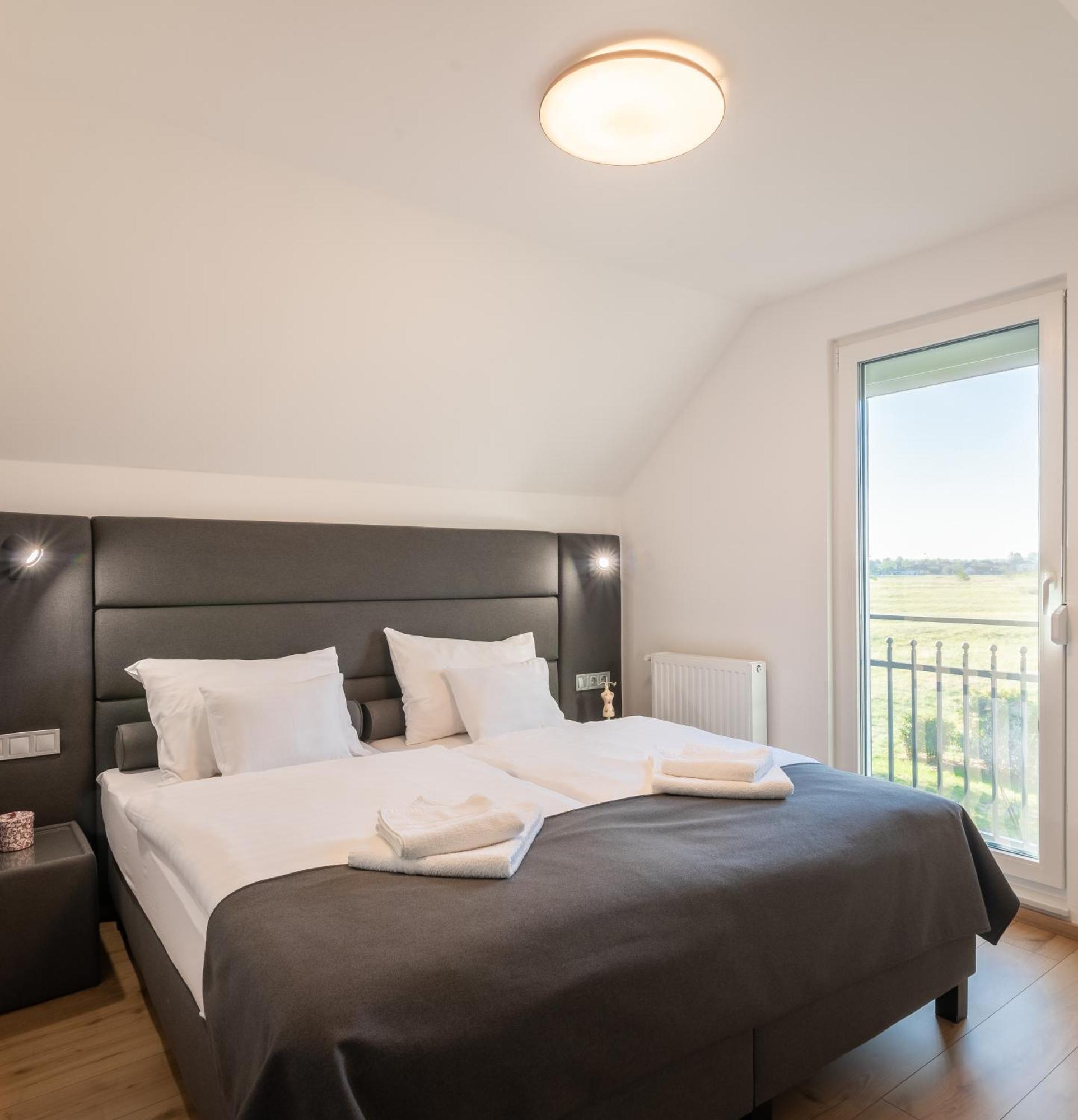 Ugo Apartman Halaszi Exterior photo